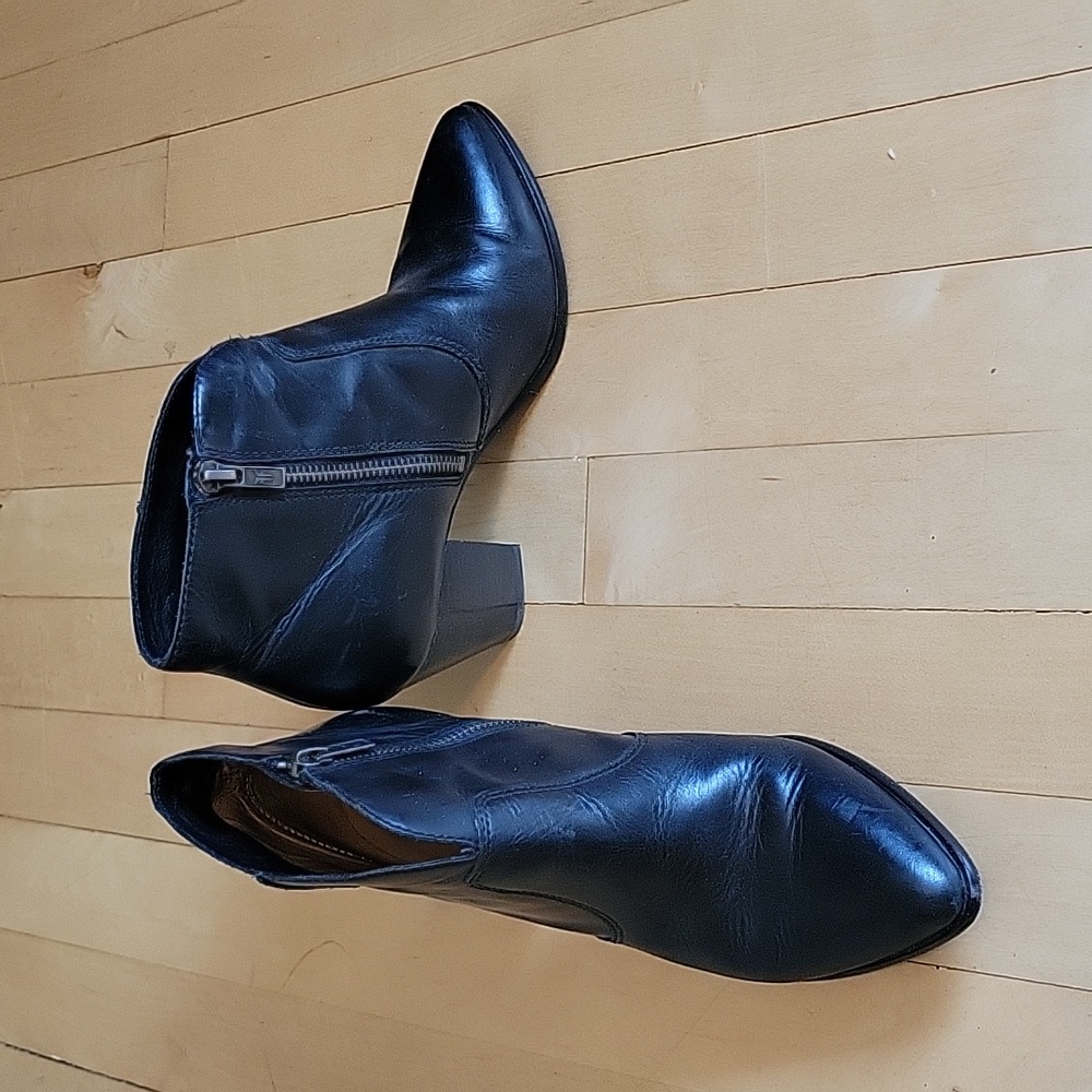 Frye Jennifer Western Heeled Leather Ankle Booties - 6.5